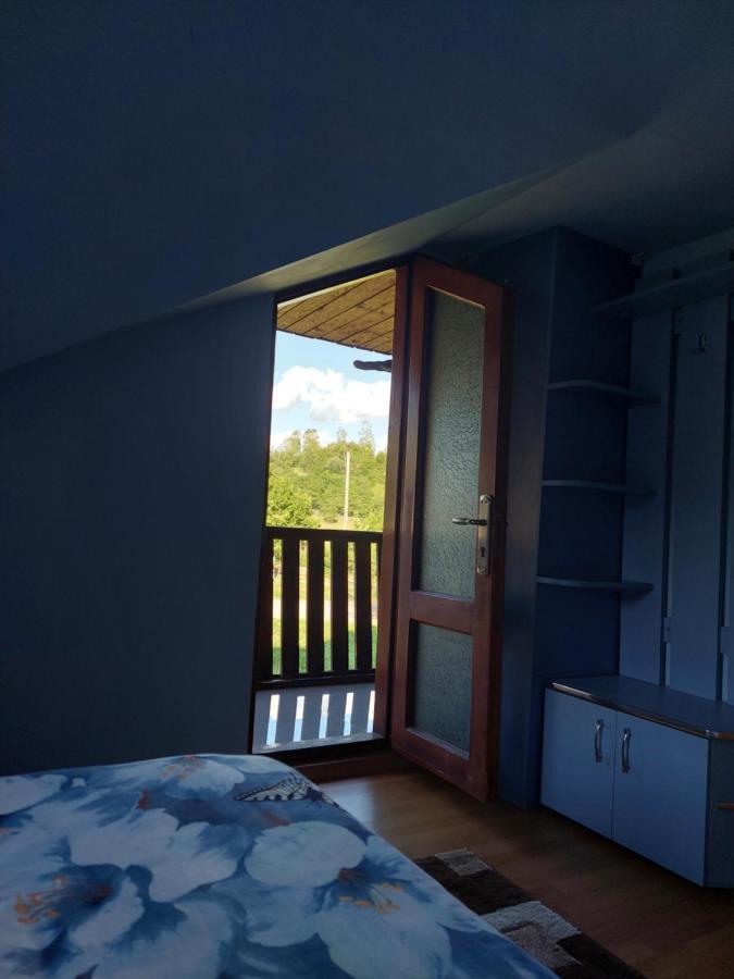 Cabana Cu Teren De Tenis -- Etaj Banita Esterno foto